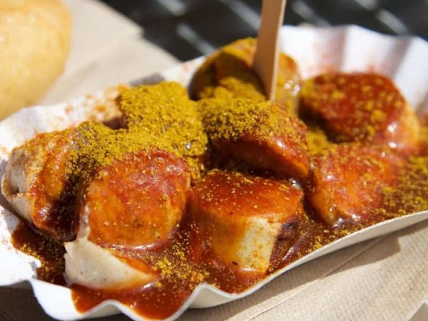 catering con bratwurst y currywurst en CDMX